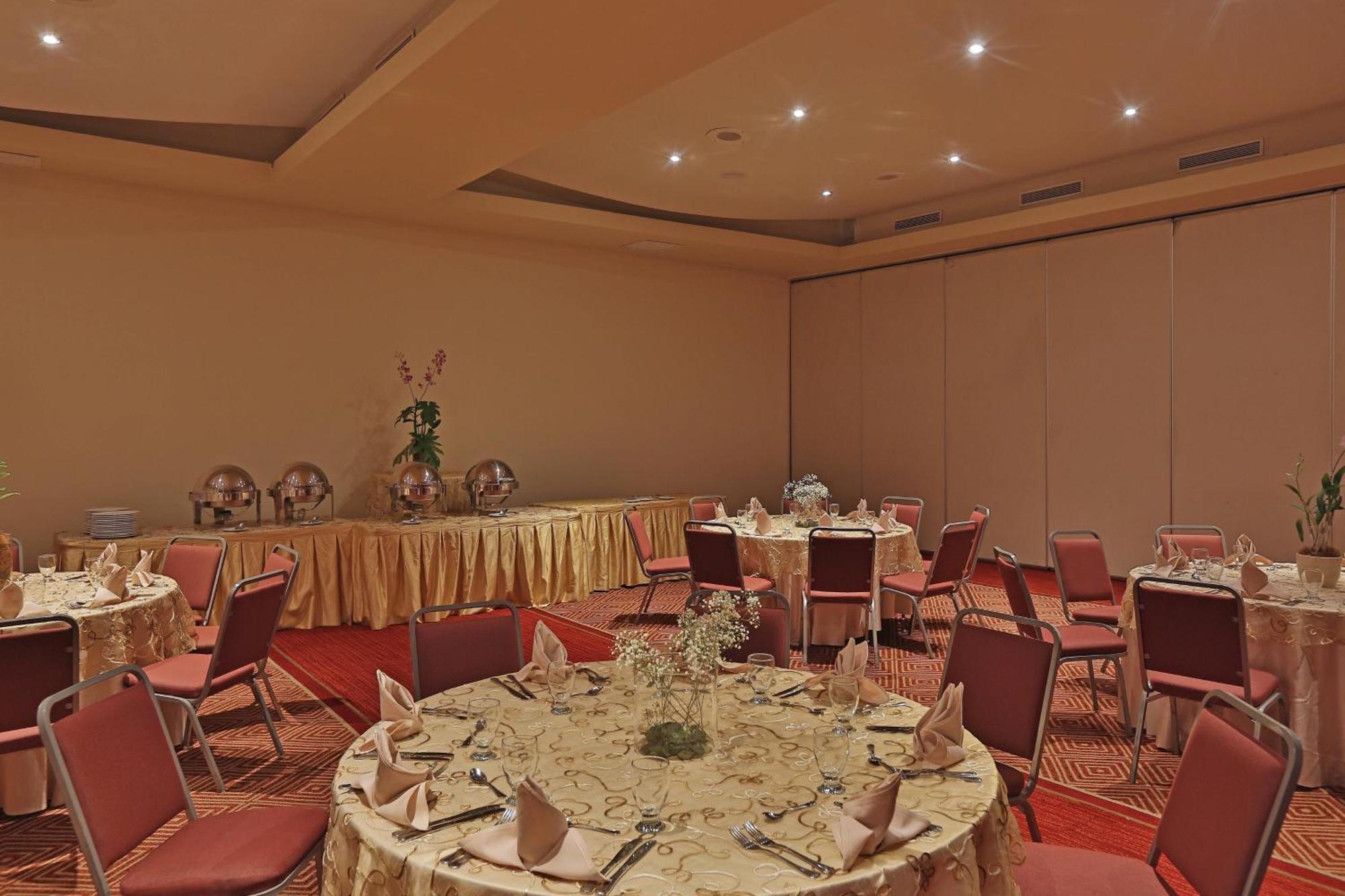 Courtyard By Marriott Panama Multiplaza Mall Exterior photo