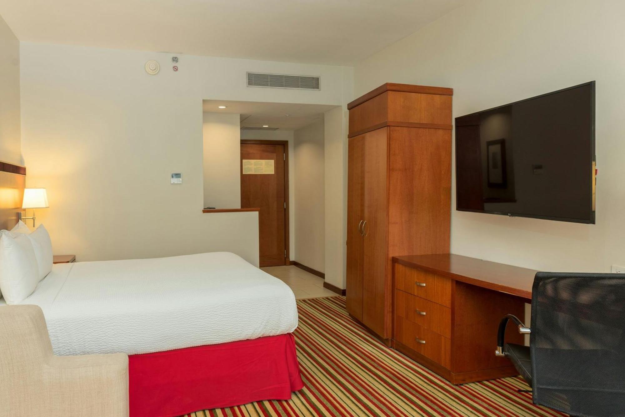 Courtyard By Marriott Panama Multiplaza Mall Exterior photo