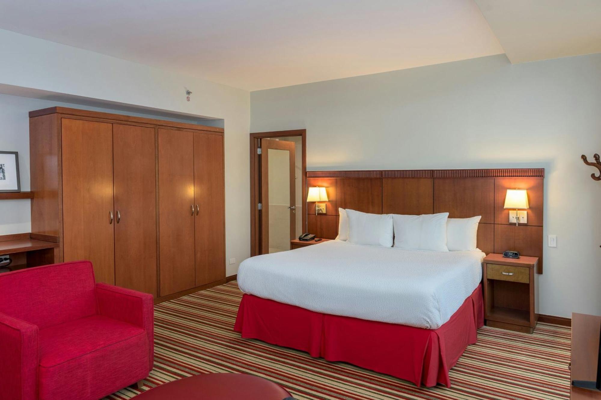 Courtyard By Marriott Panama Multiplaza Mall Exterior photo