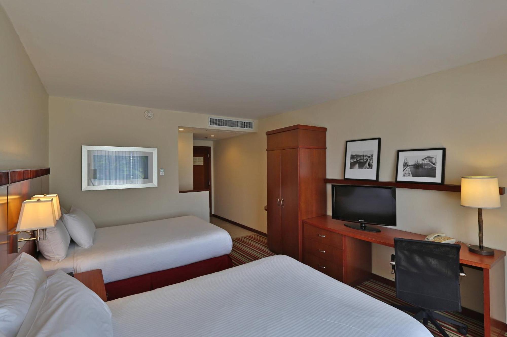 Courtyard By Marriott Panama Multiplaza Mall Exterior photo